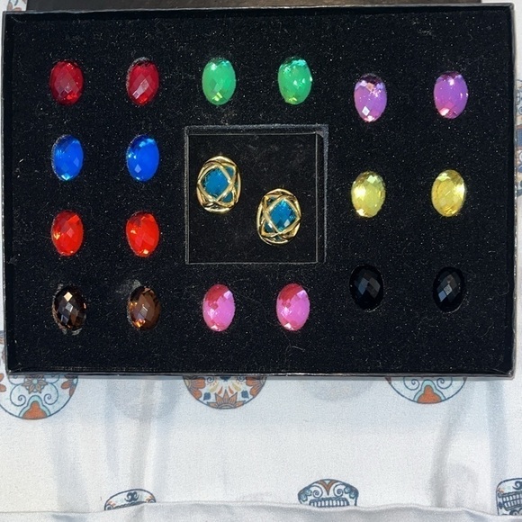 Retired Joan Rivers Changeable Acrylic Knot Earrings - 10 Different Colors - Picture 3 of 4